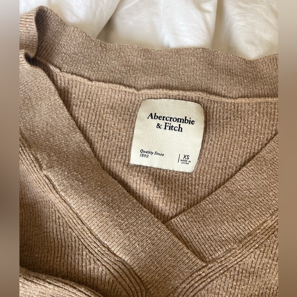 A&F Knit Sweater - Picture 2 of 3
